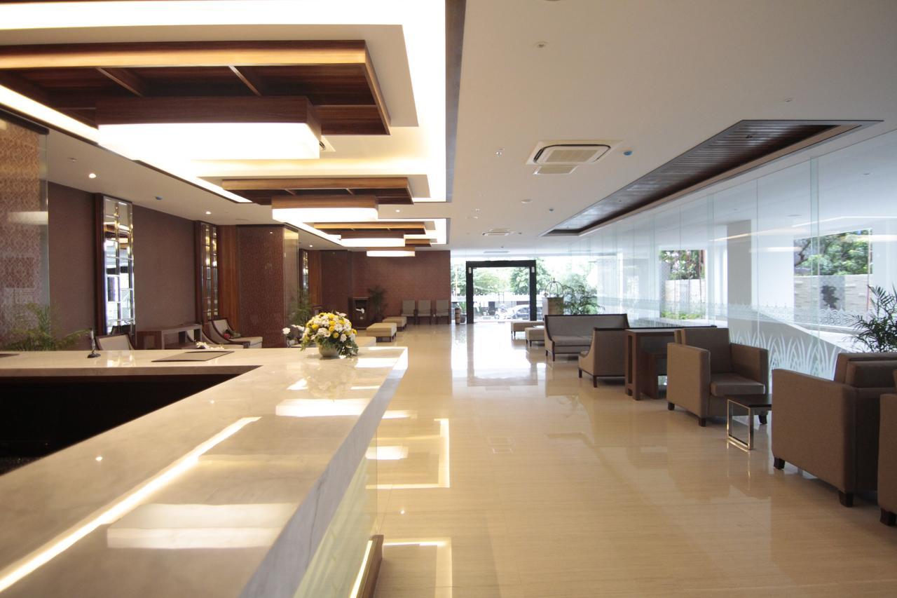Tara Hotel Yogyakarta Tugu Екстер'єр фото