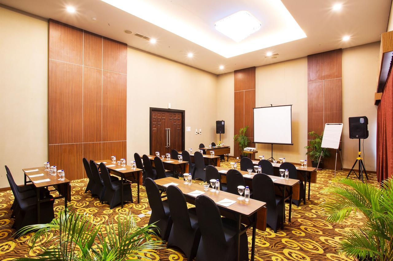 Tara Hotel Yogyakarta Tugu Екстер'єр фото